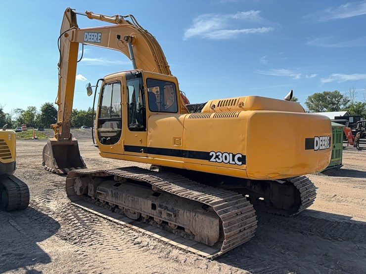 deere-230-lc-image-7