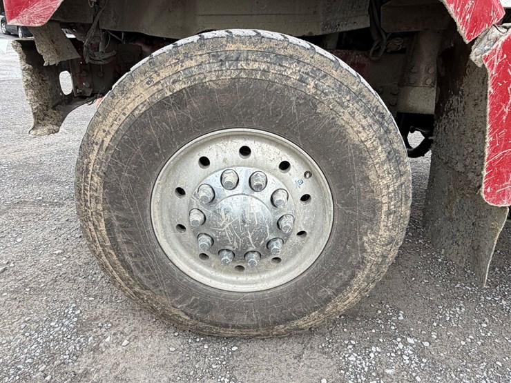 #90-•-1999-volvo-tri-axle-dump-truck-image-12