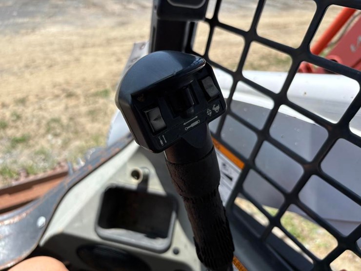 2014-bobcat-t750-image-18