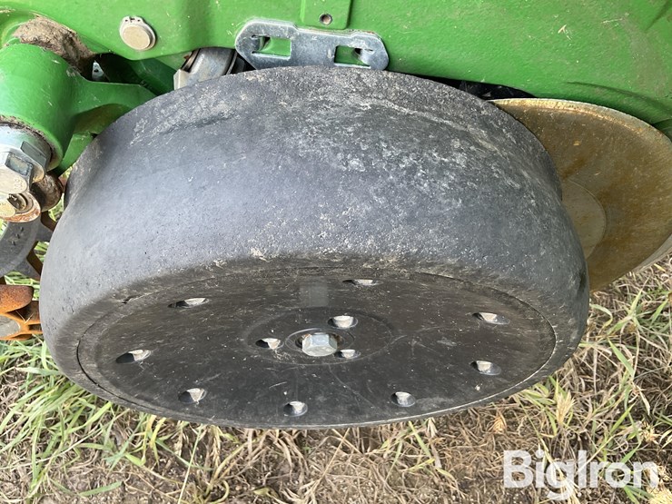 2017-john-deere-1775nt-image-10