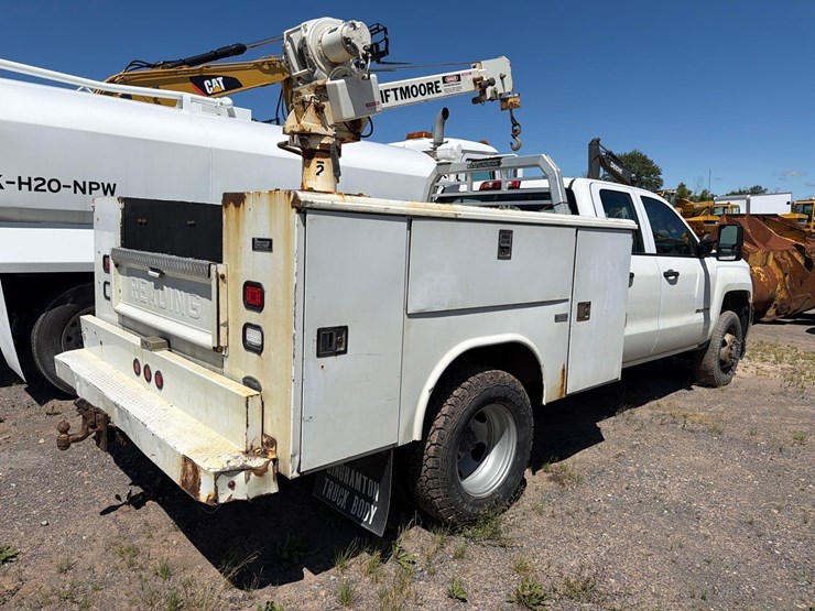 2016-chevrolet-3500-image-3