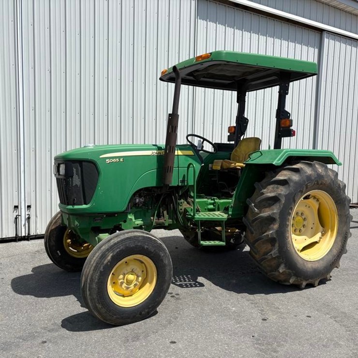 JOHN DEERE 5065E