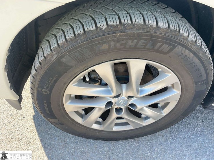 2013-infiniti-jx35-image-24