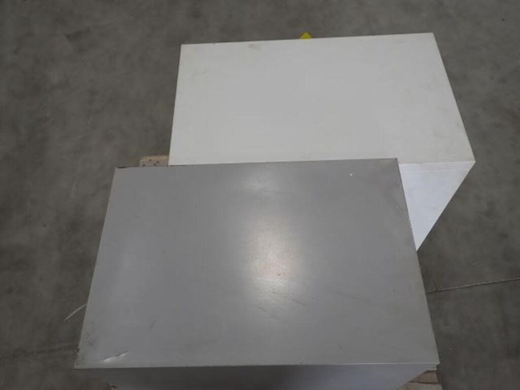 qty-of-(2)-metal-2-drawer-filing-cabinets-image-5