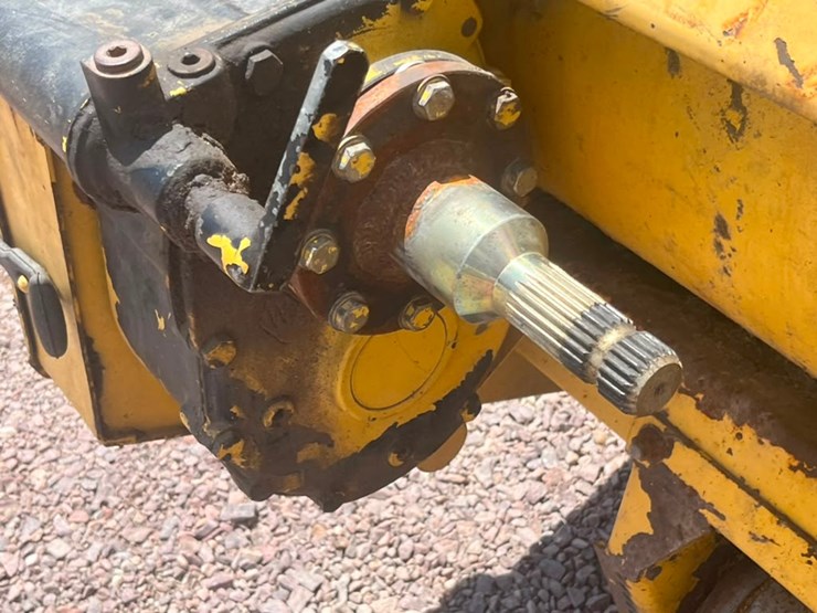 new-holland-356w-image-21