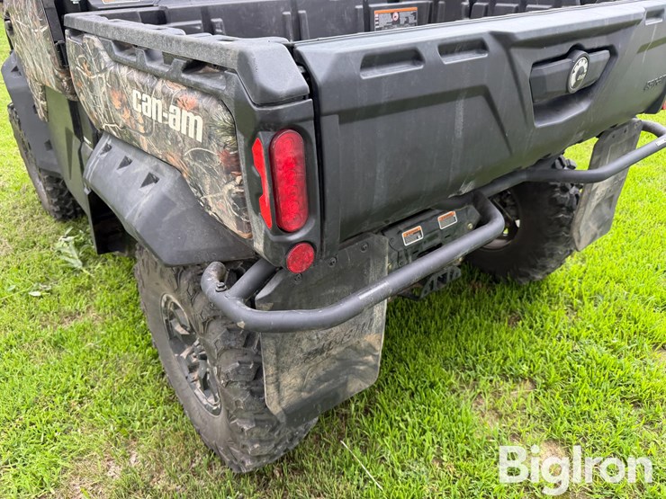 2025-can-am-defender-utv-image-18