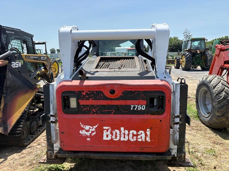 2014-bobcat-t750-image-10