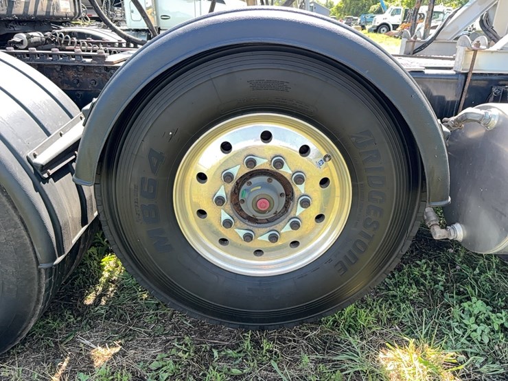 2021-kenworth-t880-image-11