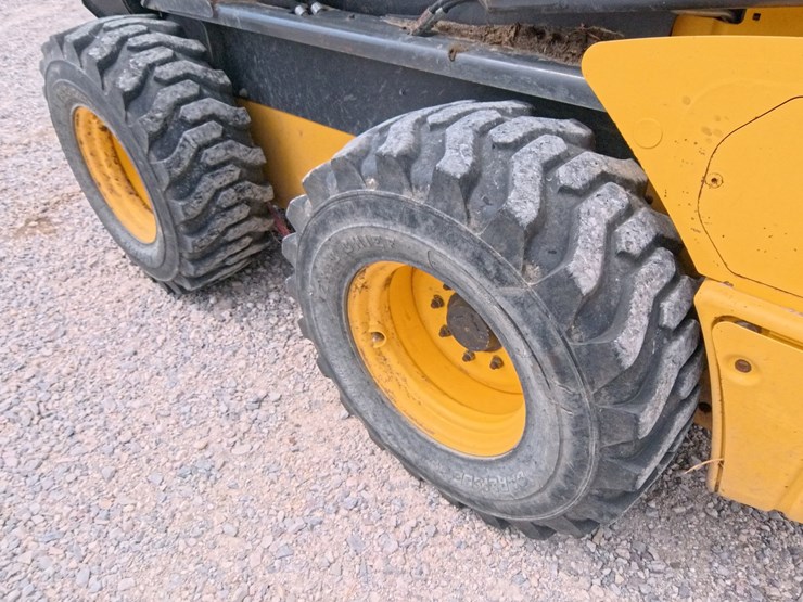 2017-new-holland-l230-image-20