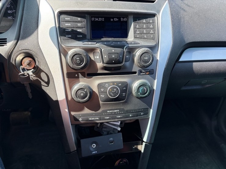 2013-ford-explorer-image-30