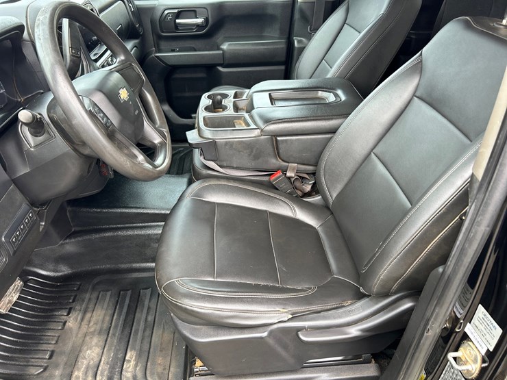2020-chevrolet-2500hd-image-40