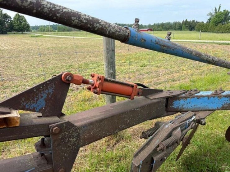 white-5-furrow-plow-image-6