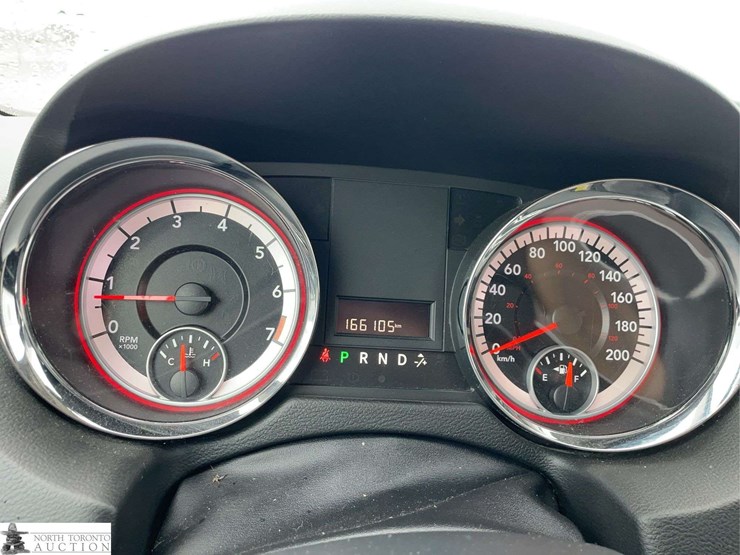 2014-dodge-grand-caravan-sxt-image-11