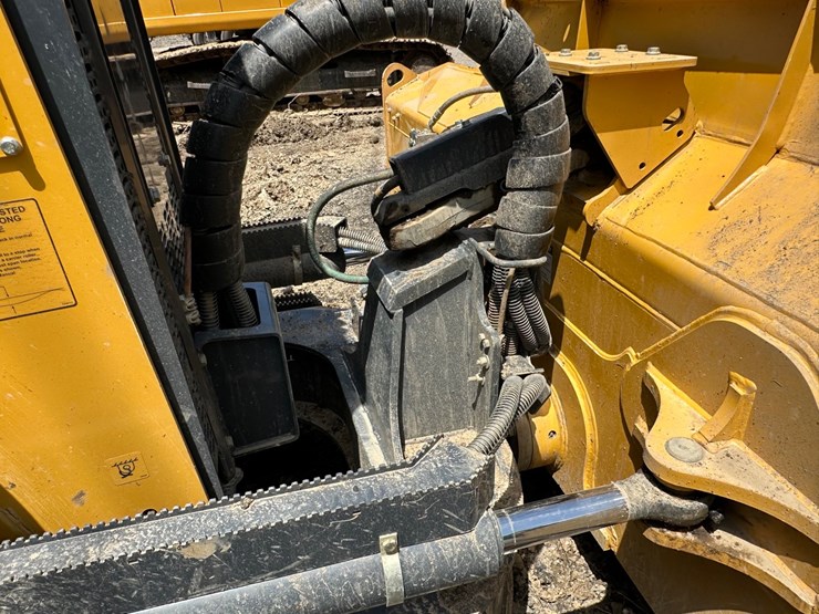 2022-deere-700l-image-29