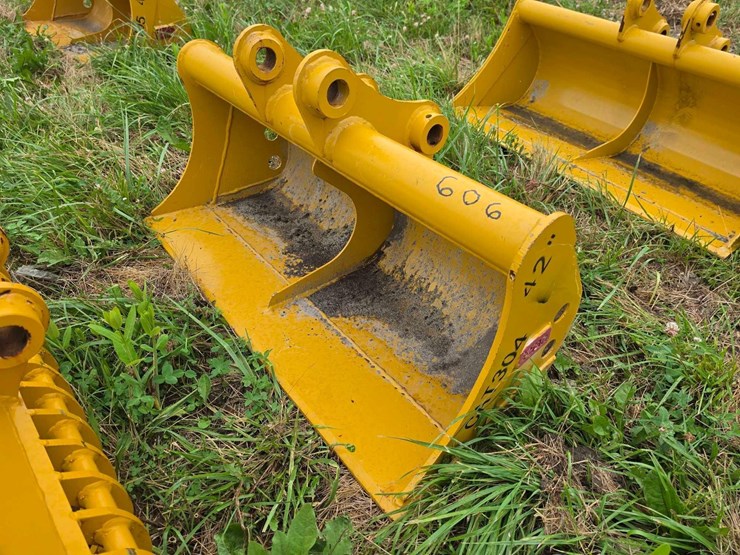 caterpillar-304-image-1
