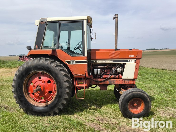 1976-international-1086-image-4