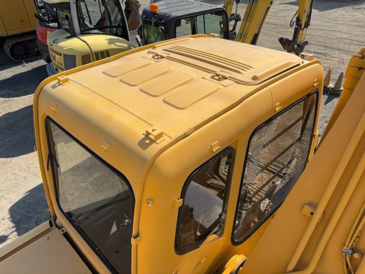 deere-230-lc-image-16