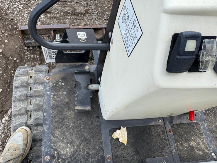 2022-bobcat-e10-image-29