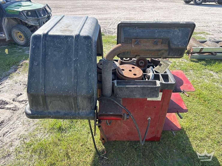 tire-balancer-machine-image-10