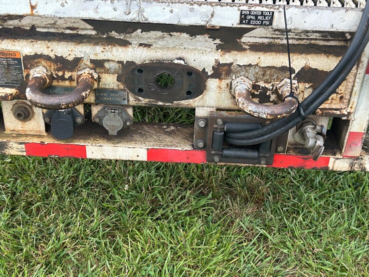 #1092-•-2011-freightliner-derrick-digger-image-23