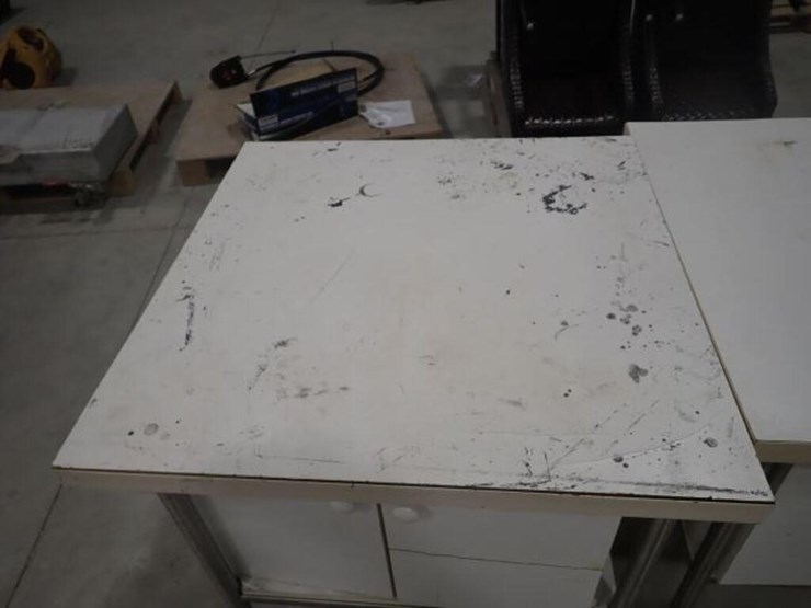 qty-of-(2)-30-in.-x-30-in.-rolling-tables-image-6