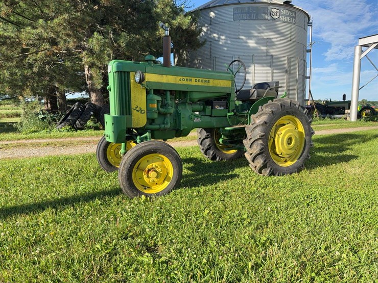 john-deere-320s-image-5