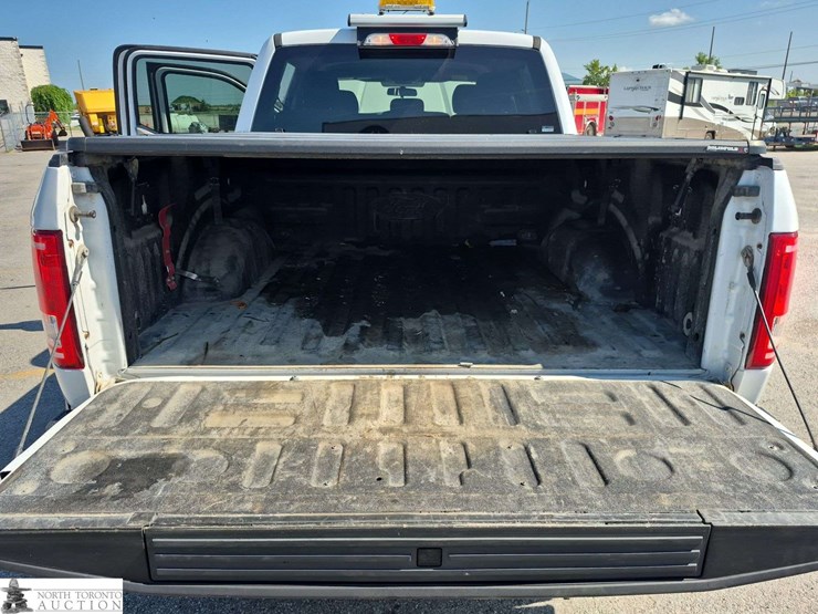 2017-ford-f150-image-22