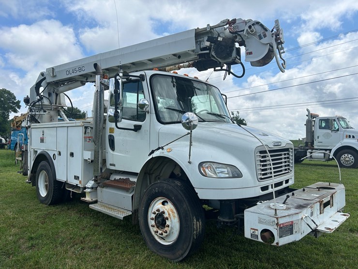 #1092-•-2011-freightliner-derrick-digger-image-11