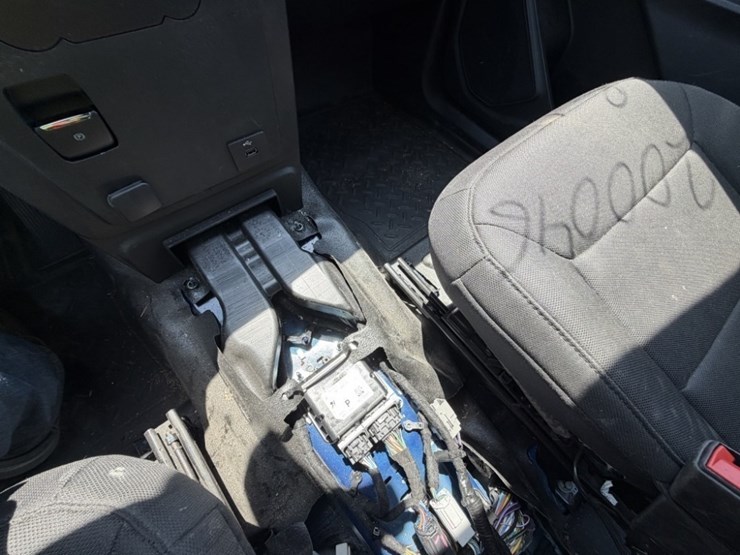 2020-ford-explorer-image-38