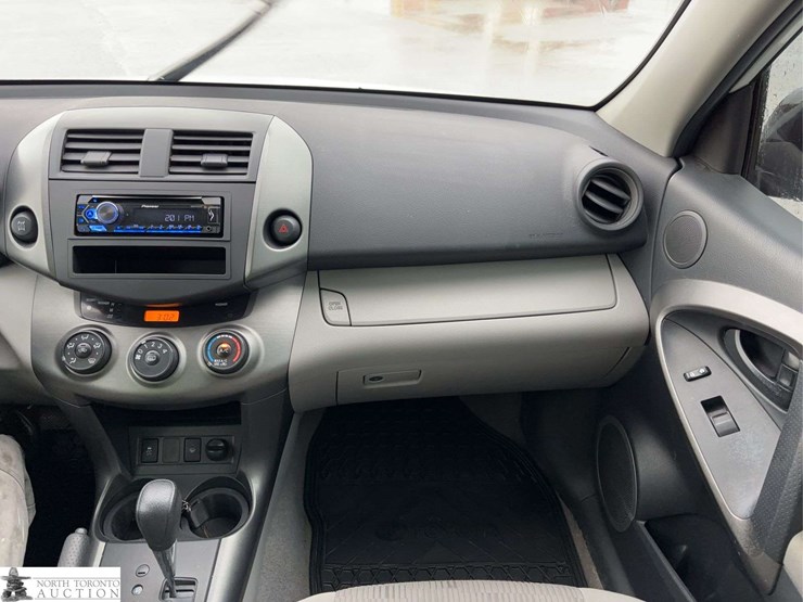 2011-toyota-rav4-image-12