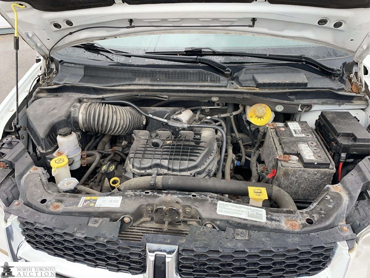 2014-dodge-grand-caravan-sxt-image-9