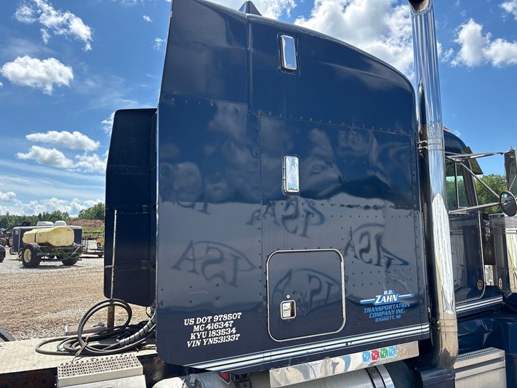 2000-peterbilt-377-image-15