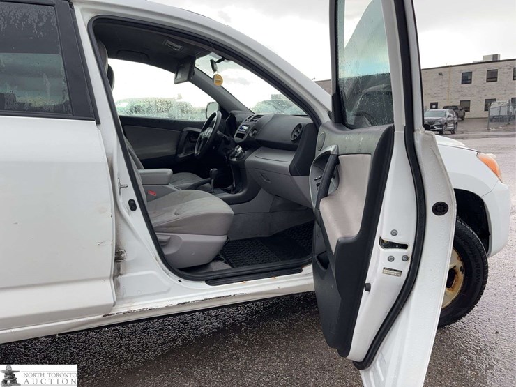 2011-toyota-rav4-image-20