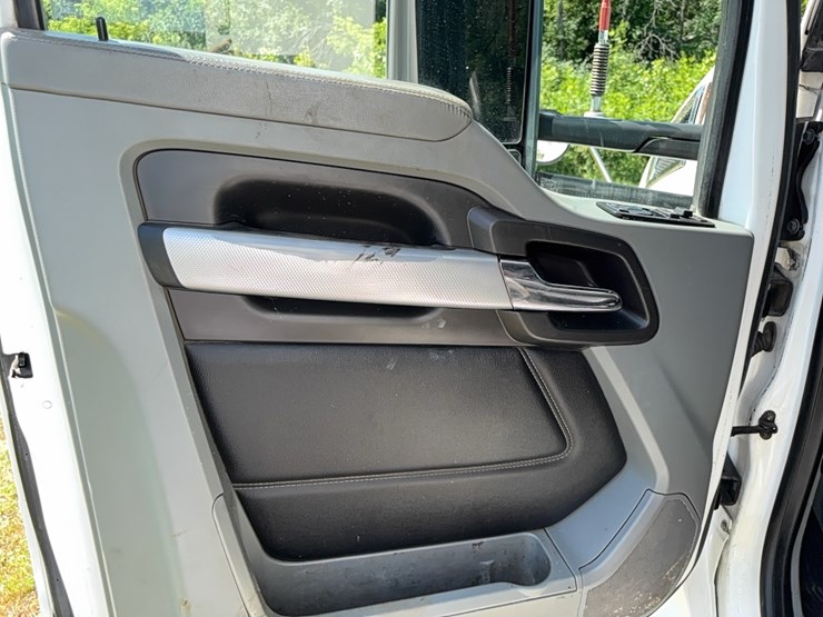 2021-kenworth-t880-image-21