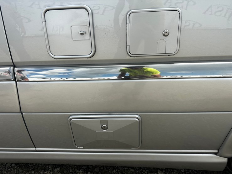 #2492-•-2014-mercedes-benz-airstream-motorhome-image-21