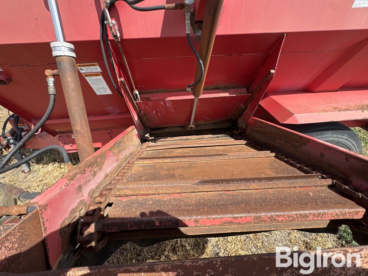 gehl-mf8335-total-mix-feeder-wagon-image-13