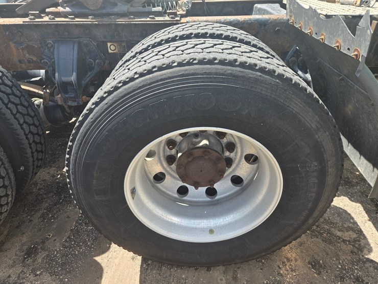 2015-kenworth-t680-image-102
