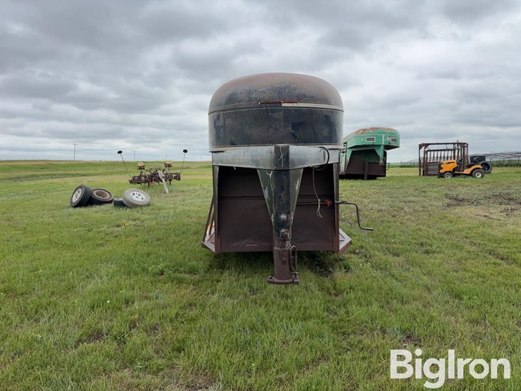 1980-s&s-5x16-t/a-livestock-trailer-image-2