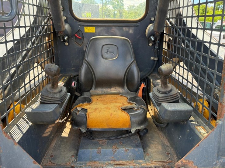 2016-deere-317g-image-20