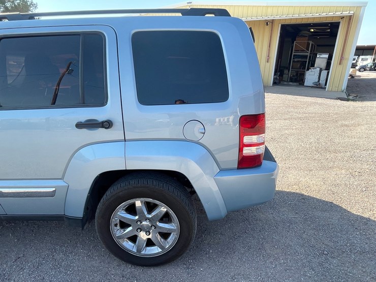 2012-jeep-liberty-image-34