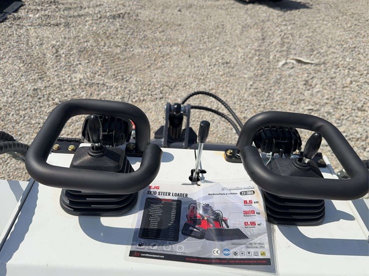 2026-zjg-zj-380-tracked-mini-skid-steer-loader-image-11