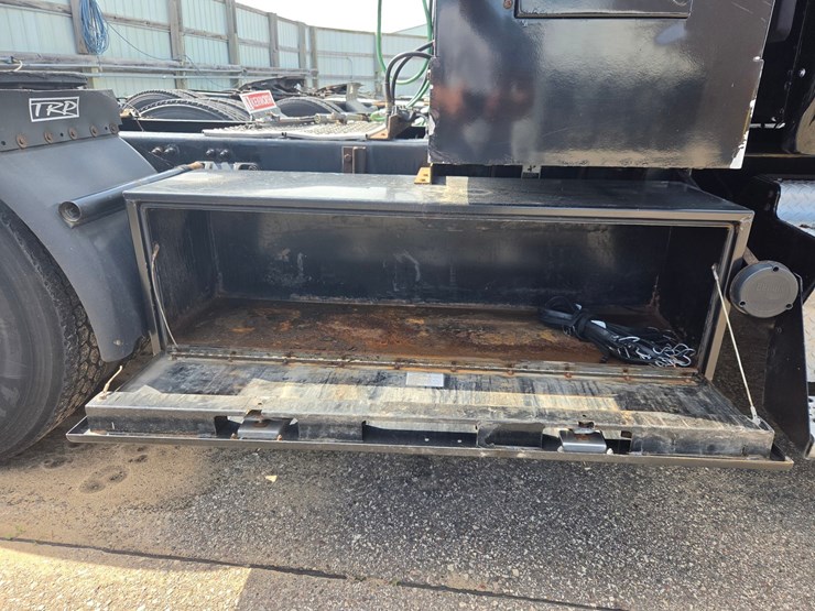 2015-kenworth-t680-image-29