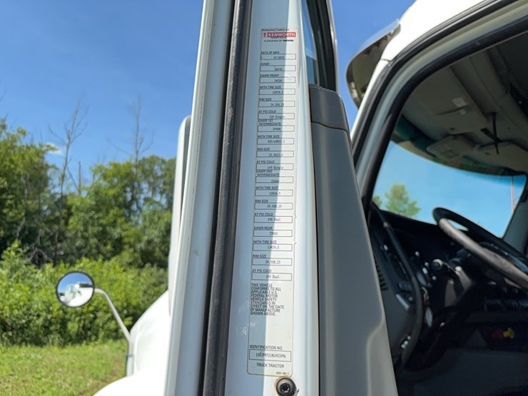2021-kenworth-t880-image-33