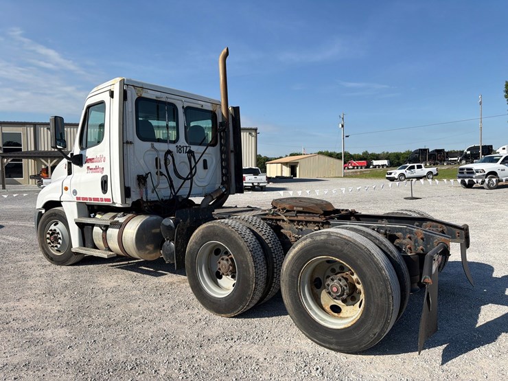 2018-freightliner-cascadia-125-image-6