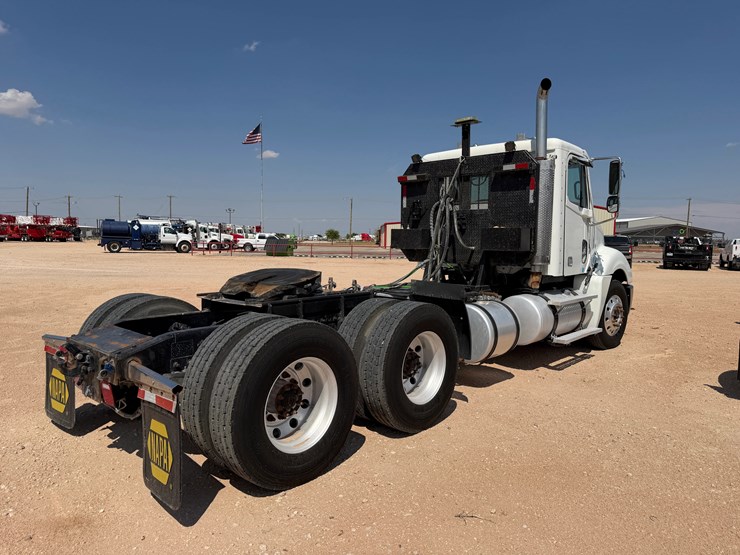 2006-freightliner-columbia-120-image-5