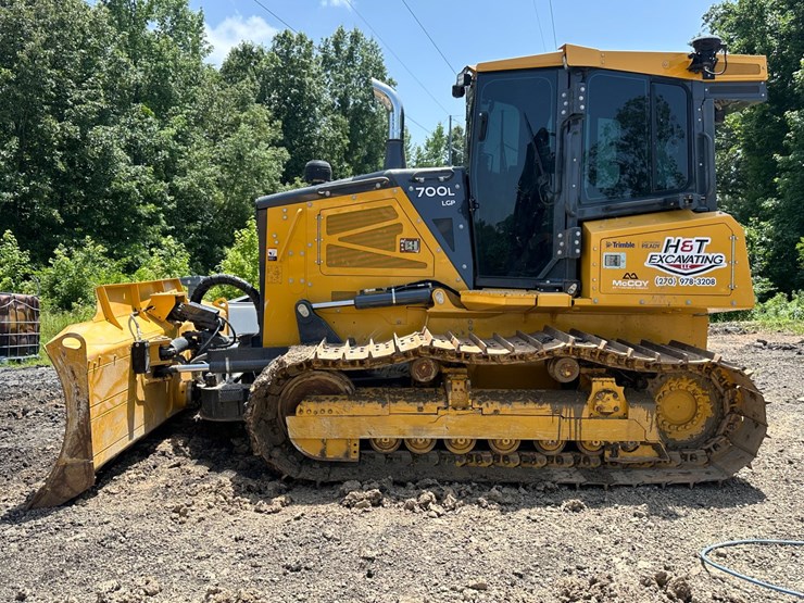 2022-deere-700l-image-2