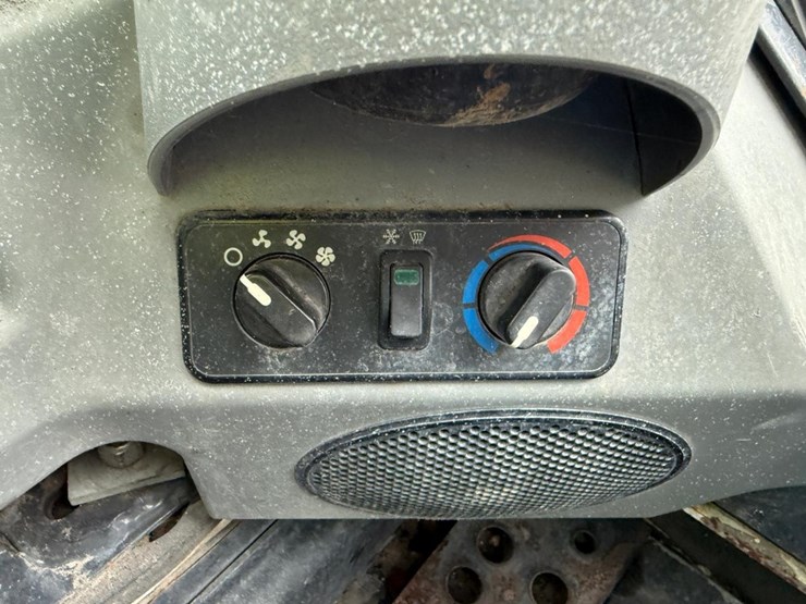 2024-bobcat-t595-image-26