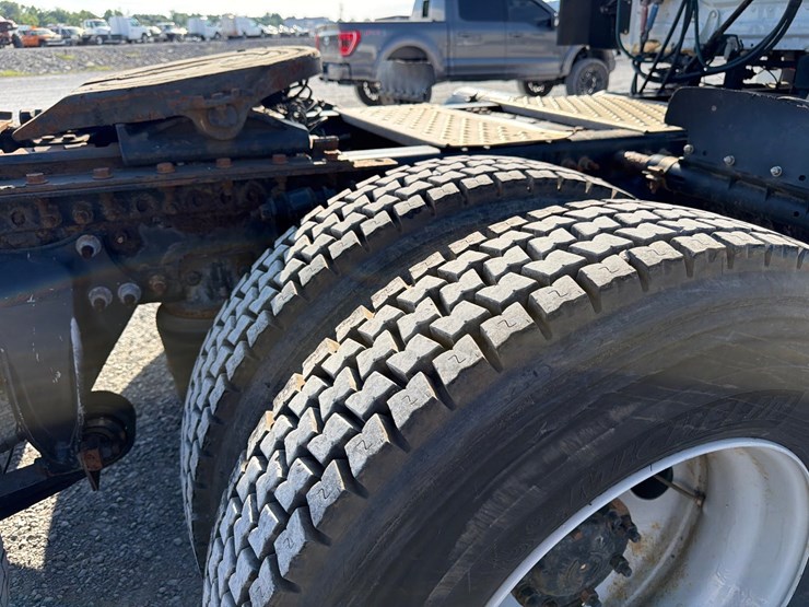 2018-freightliner-cascadia-125-image-16