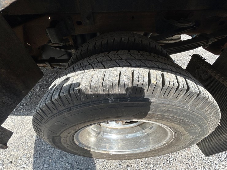 2014-chevrolet-3500hd-image-4