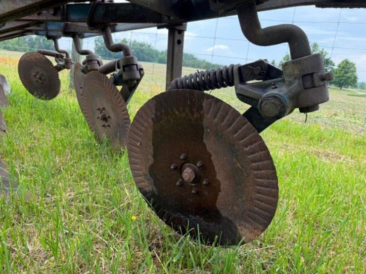 white-5-furrow-plow-image-10